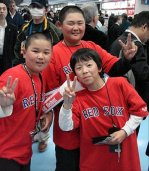 japan-trip-kid-fans2.jpg